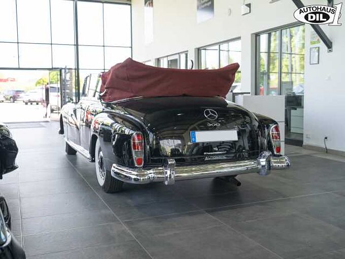 Mercedes-Benz Mercedes-Benz 300d Adenauer Cabrio