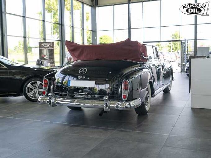 Mercedes-Benz Mercedes-Benz 300d Adenauer Cabrio