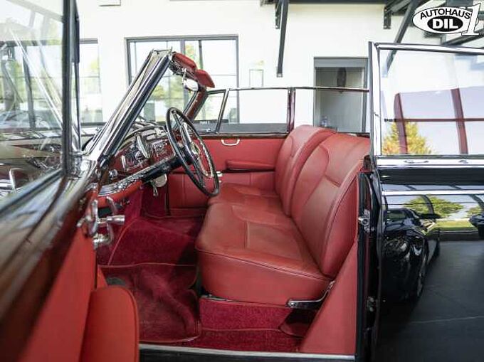 Mercedes-Benz Mercedes-Benz 300d Adenauer Cabrio