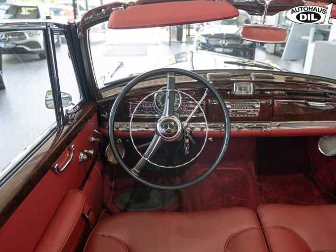 Mercedes-Benz Mercedes-Benz 300d Adenauer Cabrio