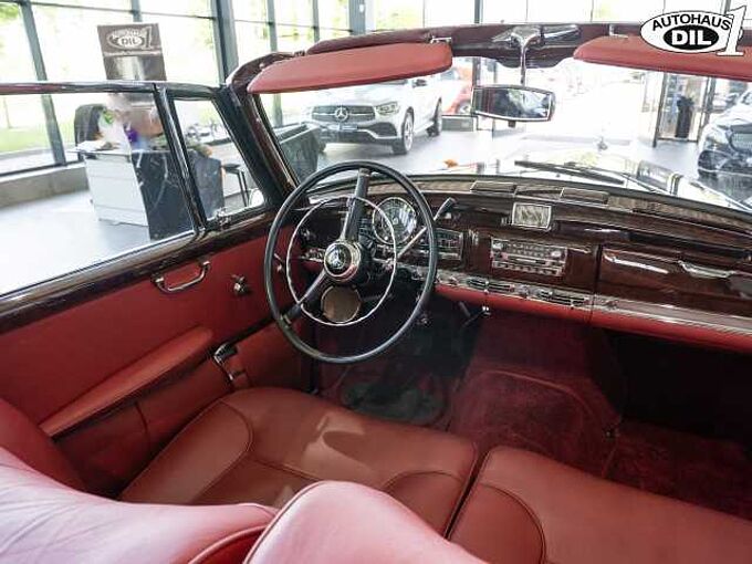 Mercedes-Benz Mercedes-Benz 300d Adenauer Cabrio