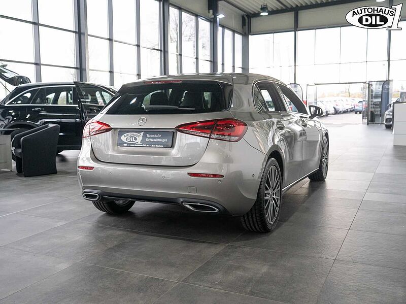 Mercedes-Benz A 220  Urban + Night Paket *AHK*ATM 5800 km*