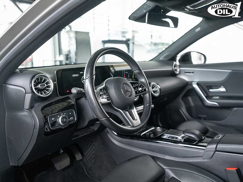 Mercedes-Benz A 220  Urban + Night Paket *AHK*ATM 5800 km*