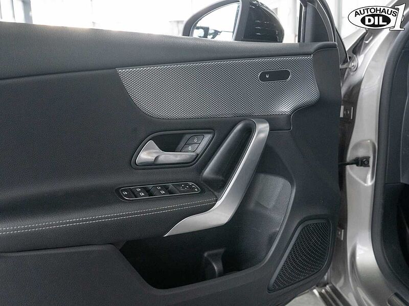 Mercedes-Benz A 220  Urban + Night Paket *AHK*ATM 5800 km*