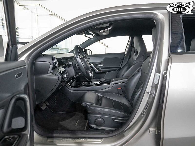 Mercedes-Benz A 220  Urban + Night Paket *AHK*ATM 5800 km*