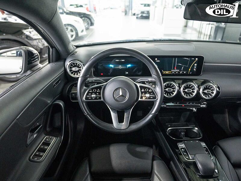 Mercedes-Benz A 220  Urban + Night Paket *AHK*ATM 5800 km*