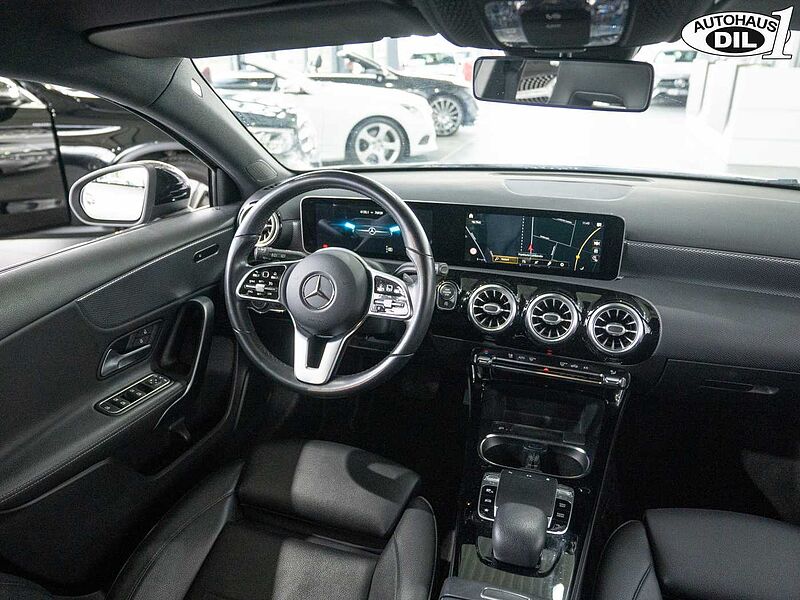Mercedes-Benz A 220  Urban + Night Paket *AHK*ATM 5800 km*