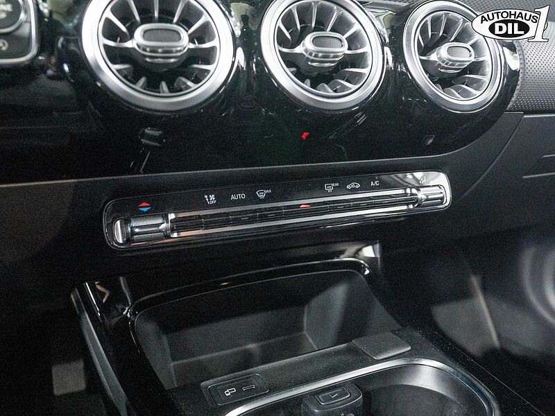 Mercedes-Benz A 220  Urban + Night Paket *AHK*ATM 5800 km*