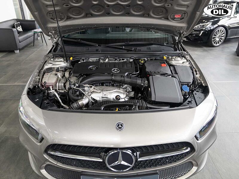 Mercedes-Benz A 220  Urban + Night Paket *AHK*ATM 5800 km*