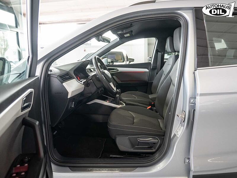 SEAT Arona * Inspektion + top Zustand *