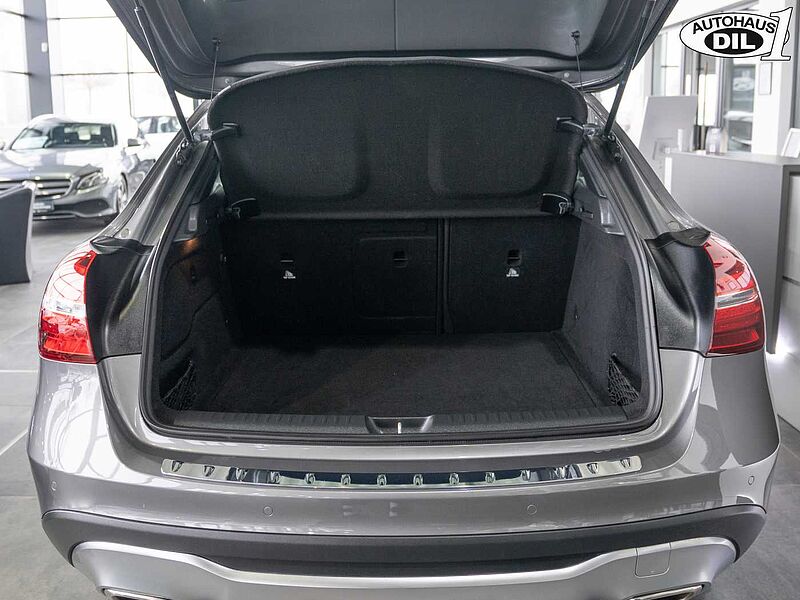 Mercedes-Benz GLA 180  Urban *PANO*PDC*BREMSEN+REIFEN NEU*