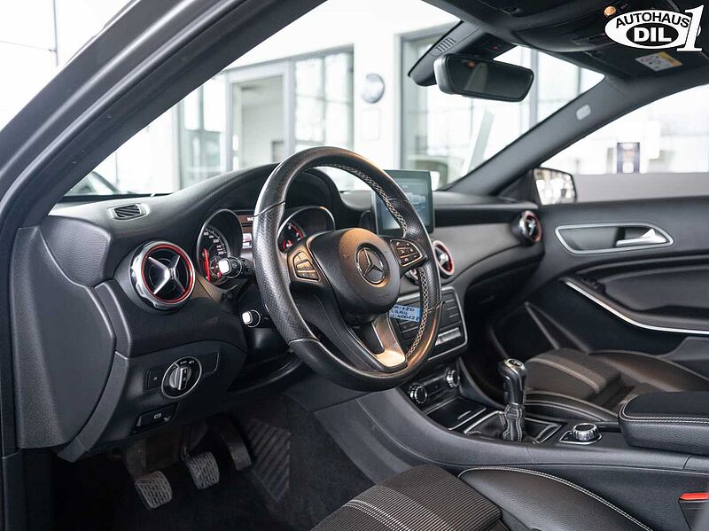 Mercedes-Benz GLA 180  Urban *PANO*PDC*BREMSEN+REIFEN NEU*