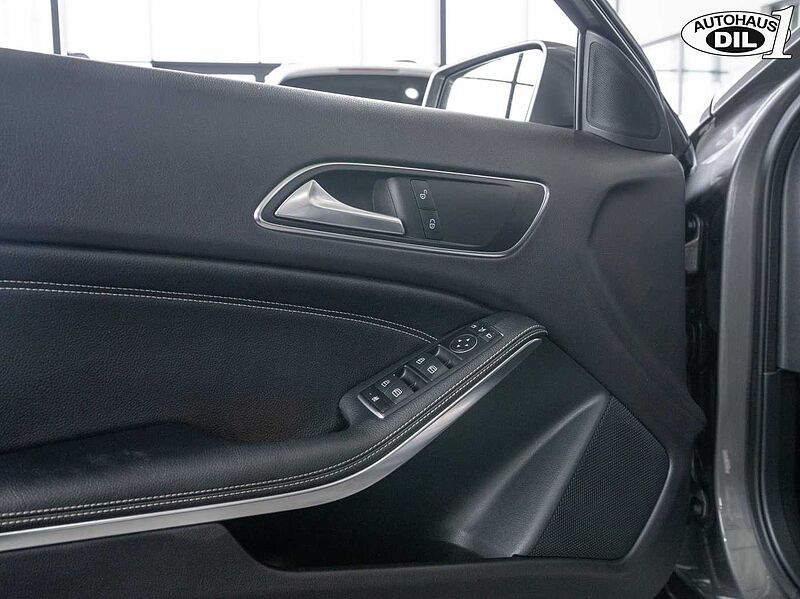 Mercedes-Benz GLA 180  Urban *PANO*PDC*BREMSEN+REIFEN NEU*