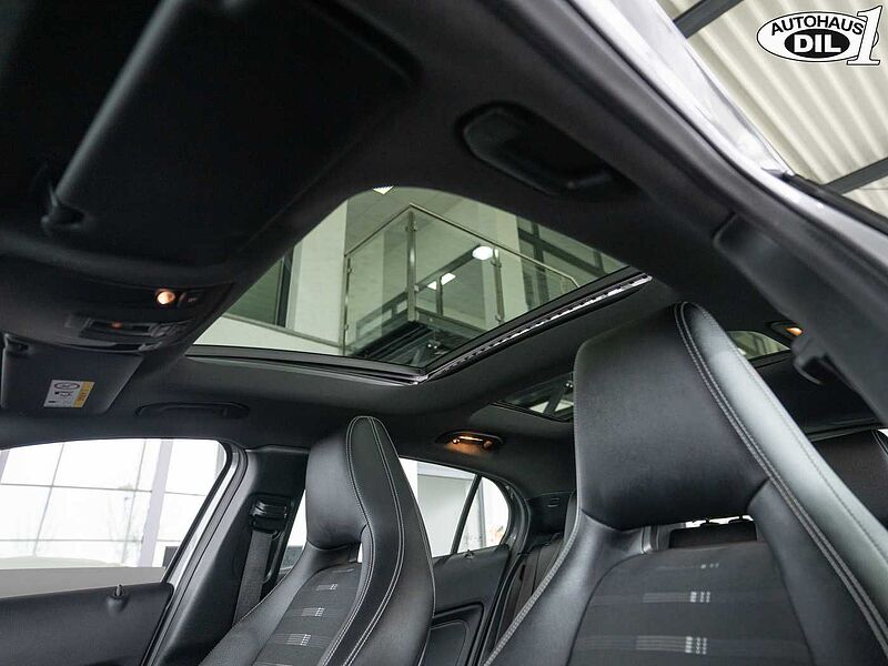 Mercedes-Benz GLA 180  Urban *PANO*PDC*BREMSEN+REIFEN NEU*