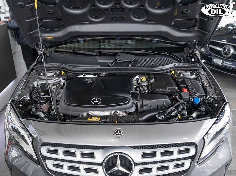 Mercedes-Benz GLA 180  Urban *PANO*PDC*BREMSEN+REIFEN NEU*