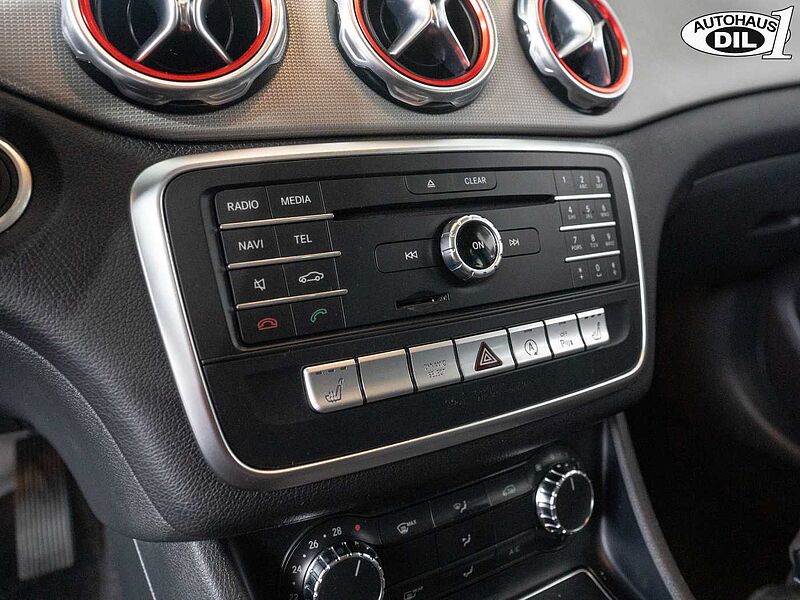 Mercedes-Benz GLA 180  Urban *PANO*PDC*BREMSEN+REIFEN NEU*