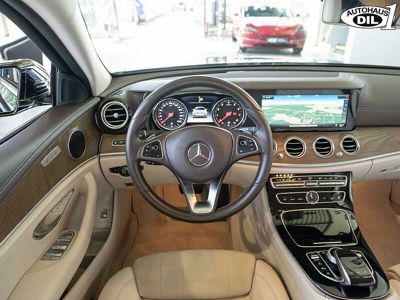 Mercedes-Benz E 200 9G Tronic 360°*DISTR. +*HEAD-UP*