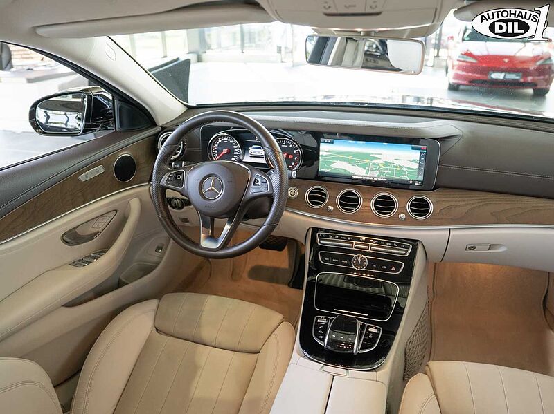 Mercedes-Benz E 200 9G Tronic 360°*DISTR. +*HEAD-UP*