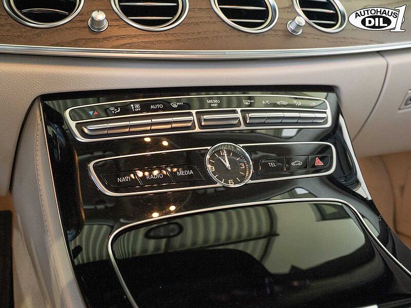 Mercedes-Benz E 200 9G Tronic 360°*DISTR. +*HEAD-UP*