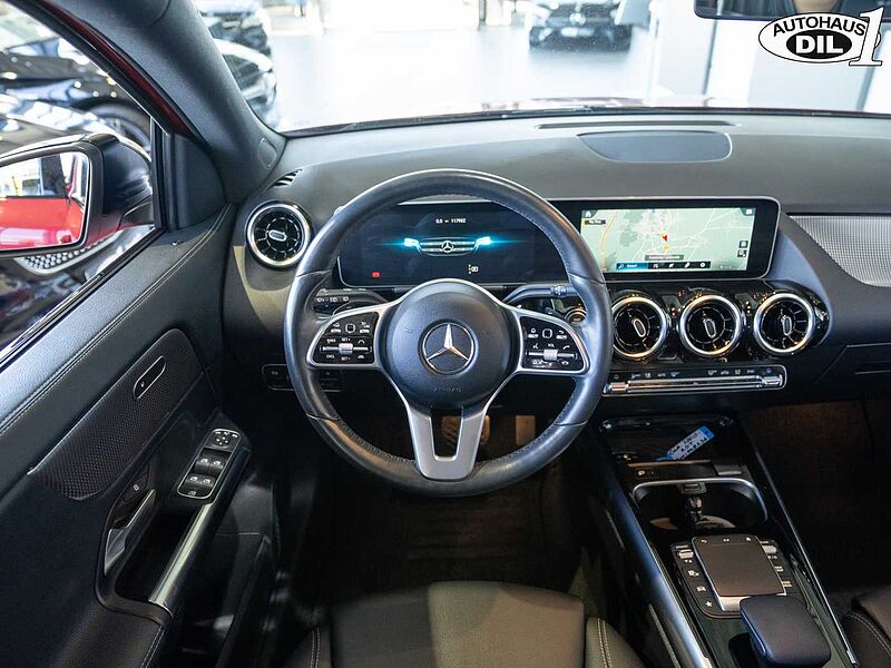 Mercedes-Benz GLA 200 d 8G-DCT *1.Hd. *PANO*RFK*BREMSE NEU*
