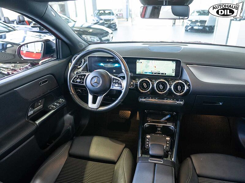 Mercedes-Benz GLA 200 d 8G-DCT *1.Hd. *PANO*RFK*BREMSE NEU*