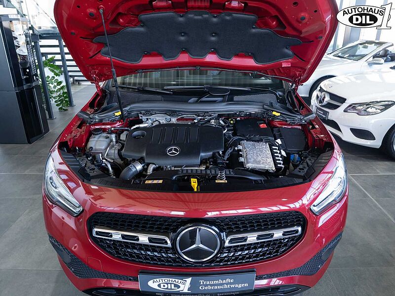 Mercedes-Benz GLA 200 d 8G-DCT *1.Hd. *PANO*RFK*BREMSE NEU*