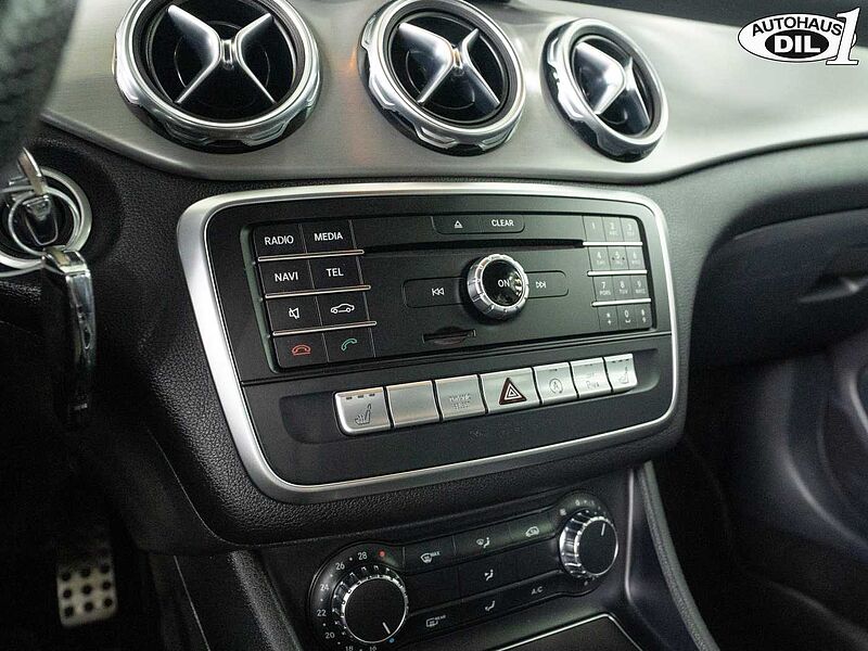 Mercedes-Benz GLA 200 *AMG-LINE*KEYLESS*AHK*