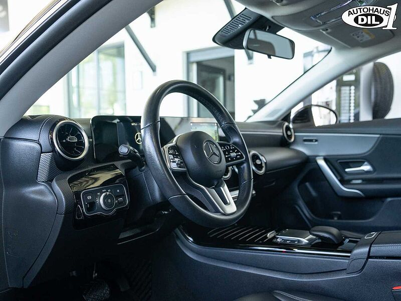 Mercedes-Benz CLA 200 d SB 8G-DCT *PARKASS. *SPURHALTE*1.HAND*