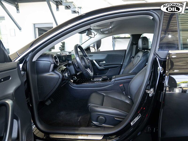 Mercedes-Benz CLA 200 d SB 8G-DCT *PARKASS. *SPURHALTE*1.HAND*