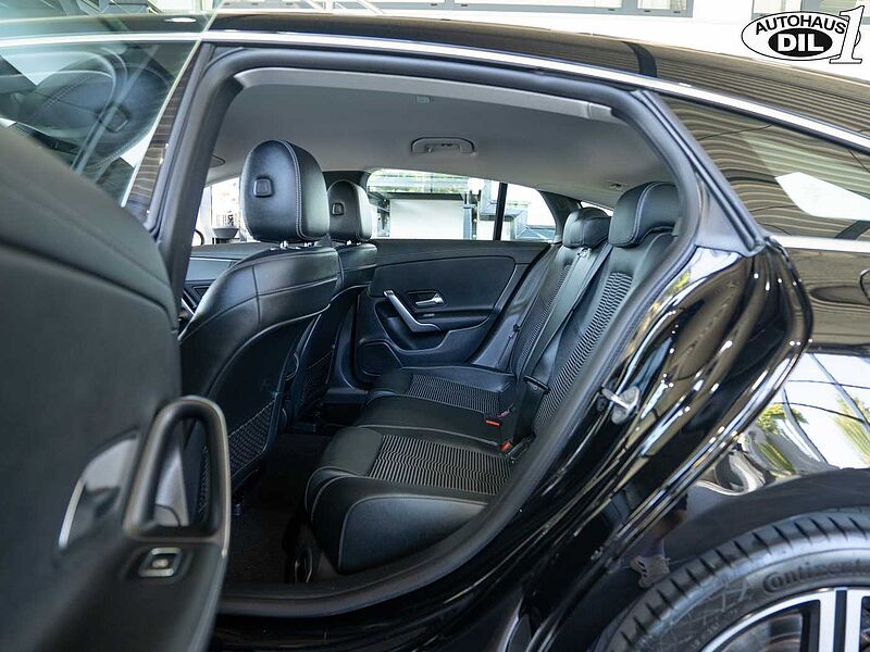 Mercedes-Benz CLA 200 d SB 8G-DCT *PARKASS. *SPURHALTE*1.HAND*