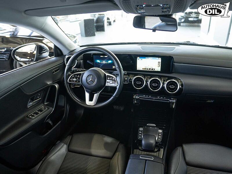 Mercedes-Benz CLA 200 d SB 8G-DCT *PARKASS. *SPURHALTE*1.HAND*