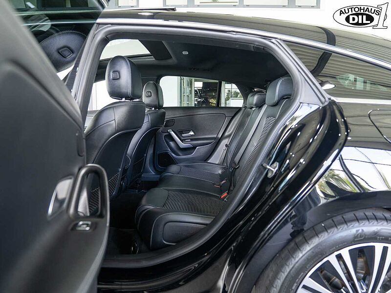 Mercedes-Benz CLA 220d SB 8G-DCT *PANO*RFK*DISTR. +*AHK*1.HD*