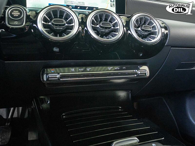 Mercedes-Benz CLA 220d SB 8G-DCT *PANO*RFK*DISTR. +*AHK*1.HD*