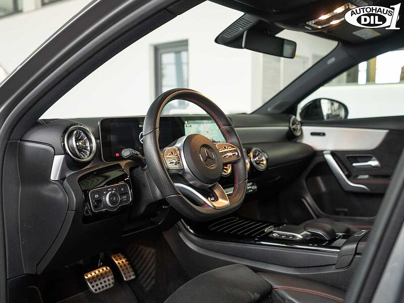 Mercedes-Benz A 180 7G-DCT AMG Line *R-KAMERA*AMBIENTE*NIGHT*