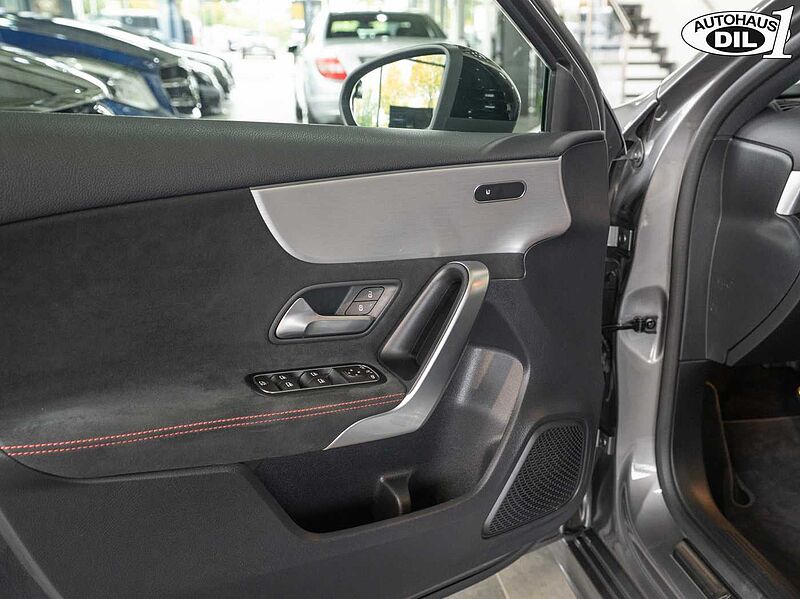 Mercedes-Benz A 180 7G-DCT AMG Line *R-KAMERA*AMBIENTE*NIGHT*