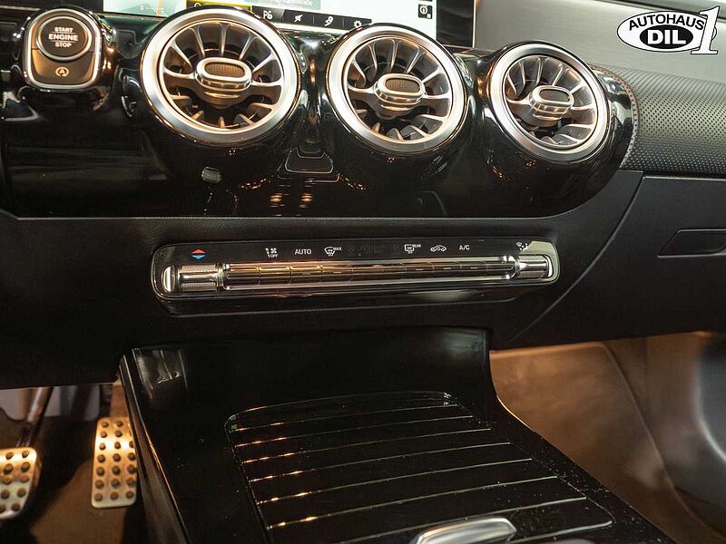 Mercedes-Benz A 180 7G-DCT AMG Line *R-KAMERA*AMBIENTE*NIGHT*
