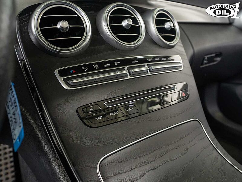 Mercedes-Benz C 250 Cabrio 9G-T *AMG*LEDER*PDC. *LED*