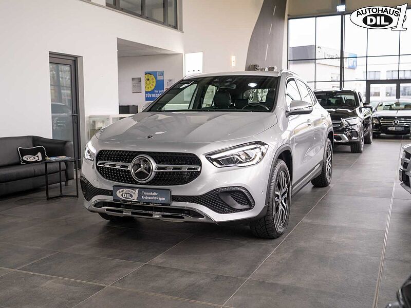 Mercedes-Benz GLA 220 d 8G-DCT *R-KAMERA*DISTR. +*CARPLAY*
