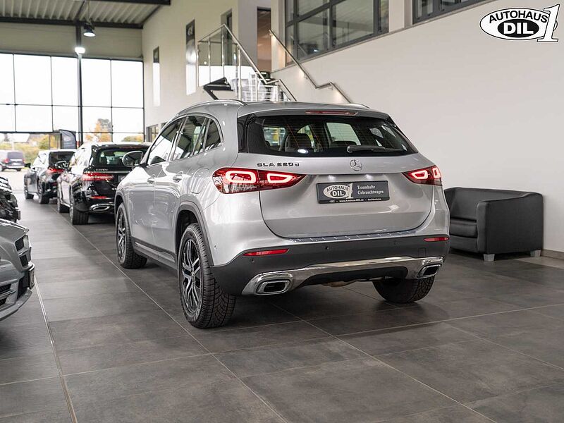 Mercedes-Benz GLA 220 d 8G-DCT *R-KAMERA*DISTR. +*CARPLAY*