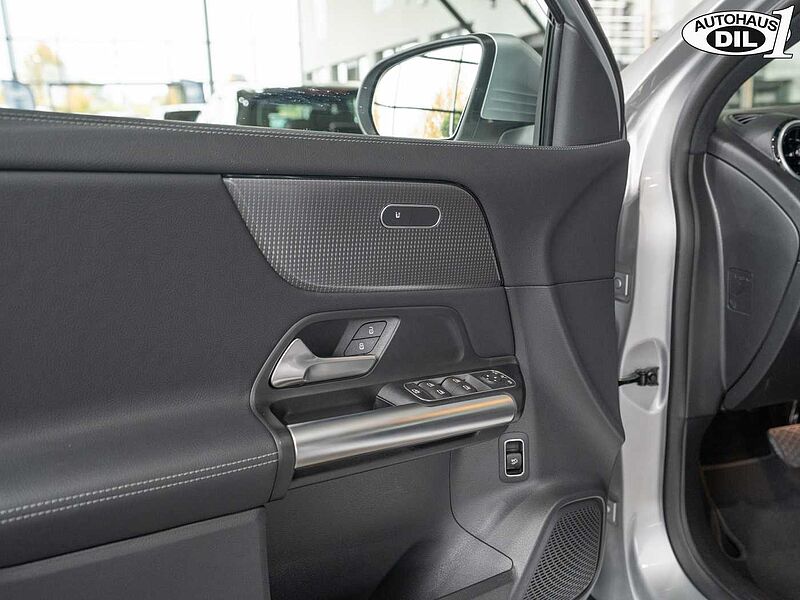 Mercedes-Benz GLA 220 d 8G-DCT *R-KAMERA*DISTR. +*CARPLAY*