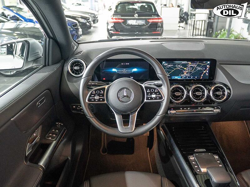 Mercedes-Benz GLA 220 d 8G-DCT *R-KAMERA*DISTR. +*CARPLAY*