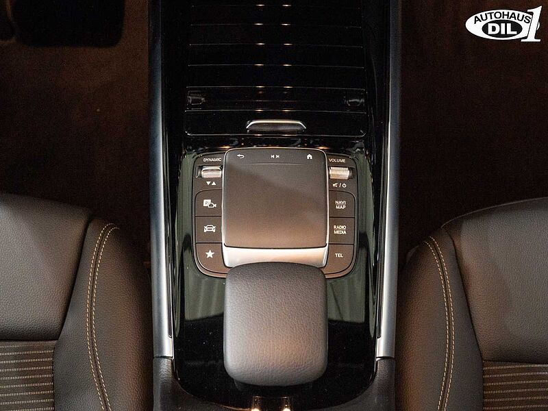 Mercedes-Benz GLA 220 d 8G-DCT *R-KAMERA*DISTR. +*CARPLAY*
