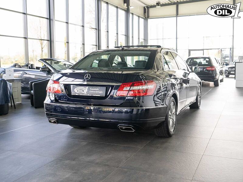 Mercedes-Benz E 500 *PANO*DISTR. +*AIRMATIC*SCHECKHEFT*