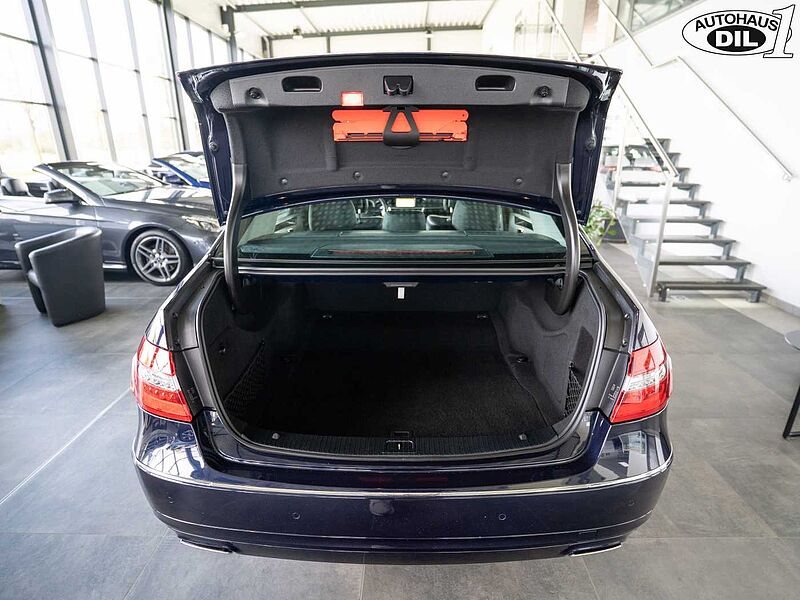 Mercedes-Benz E 500 *PANO*DISTR. +*AIRMATIC*SCHECKHEFT*