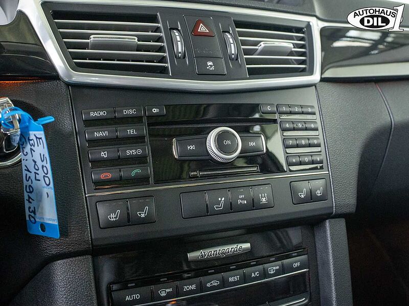Mercedes-Benz E 500 *PANO*DISTR. +*AIRMATIC*SCHECKHEFT*