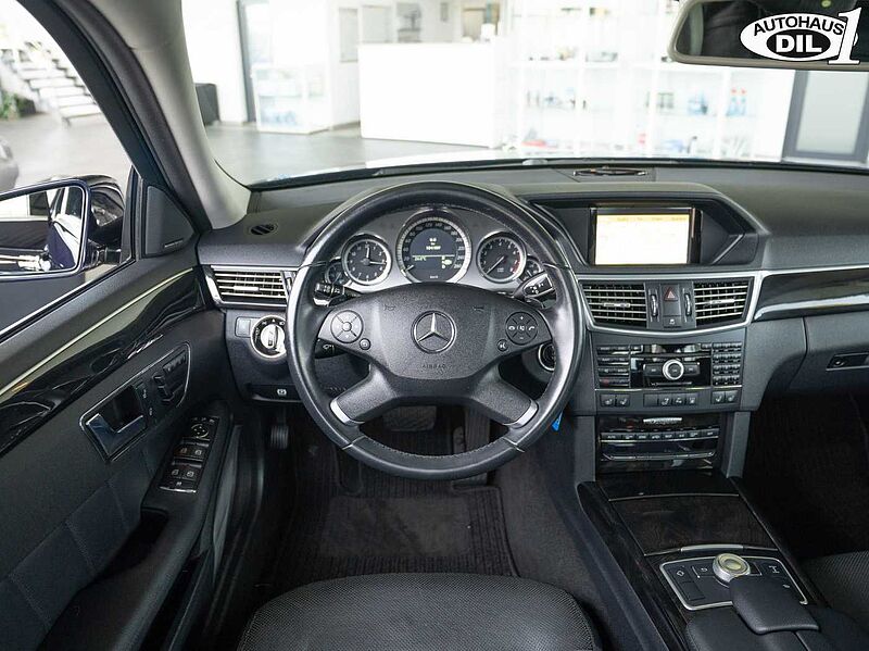 Mercedes-Benz E 500 *PANO*DISTR. +*AIRMATIC*SCHECKHEFT*