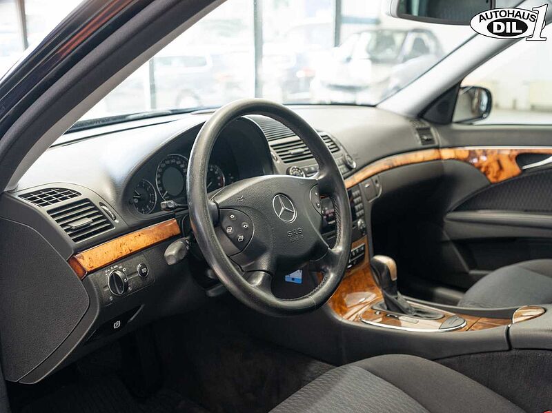Mercedes-Benz E 240 T Elegance *XENON*PARKTRONIC*