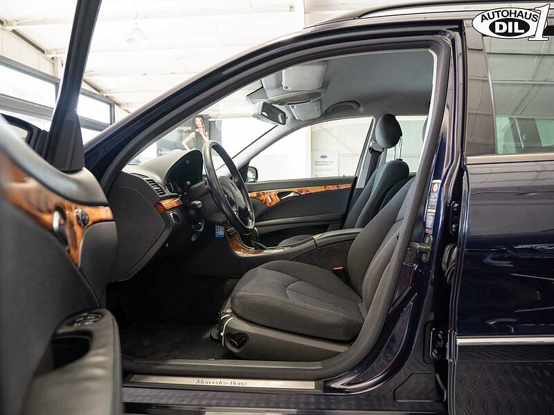 Mercedes-Benz E 240 T Elegance *XENON*PARKTRONIC*