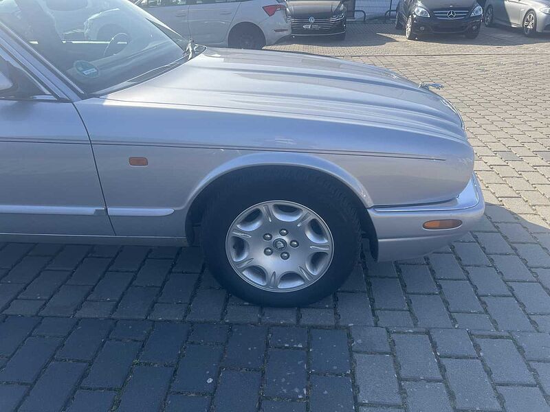 Jaguar XJ 8 *GSD*V8*PDC-HI*