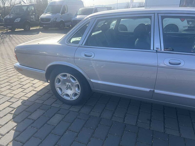 Jaguar XJ 8 *GSD*V8*PDC-HI*
